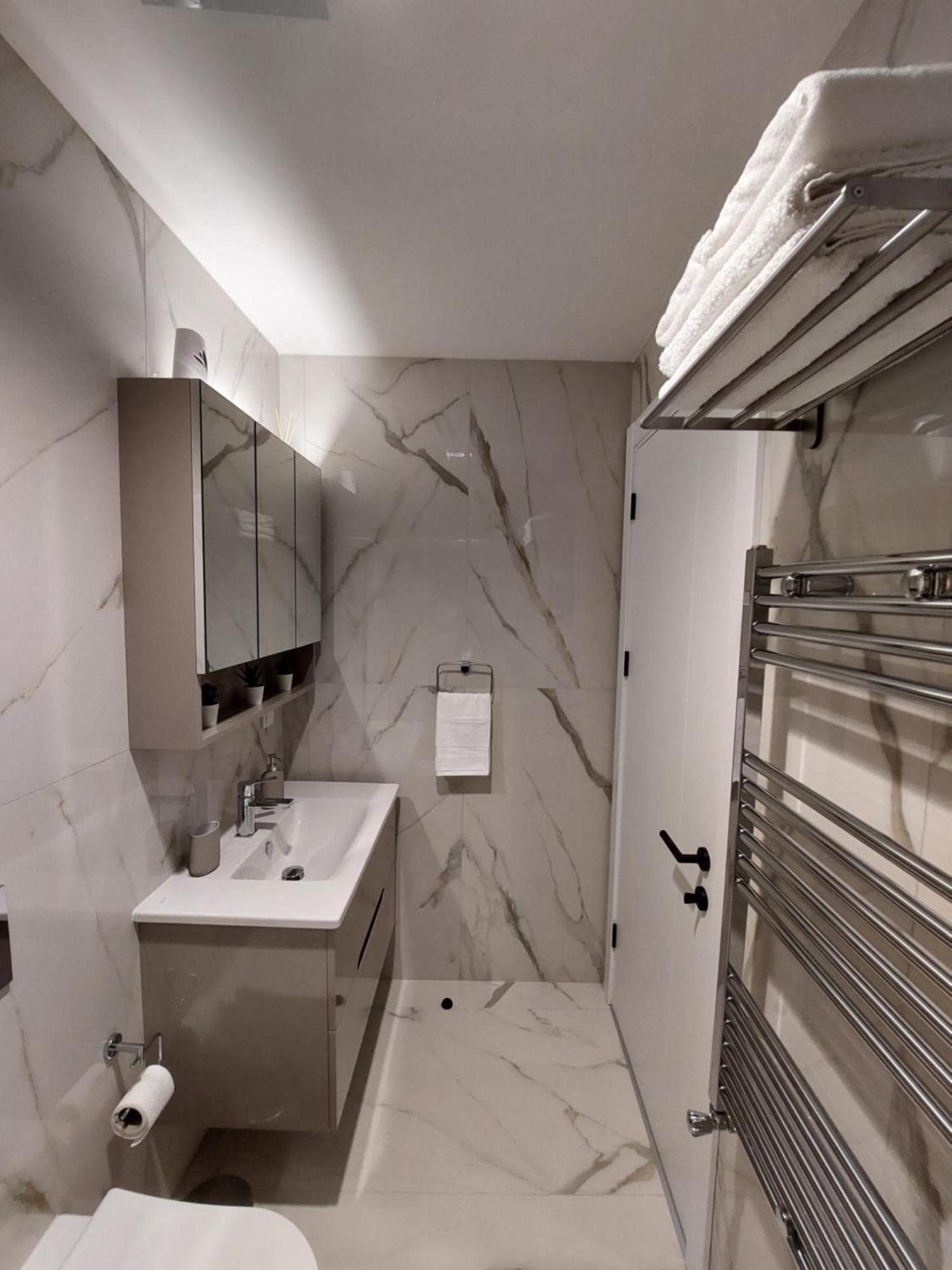 Divine 69 Luxury Apartment, Skopje City - Center, Diamond Residences, Free Parking 외부 사진